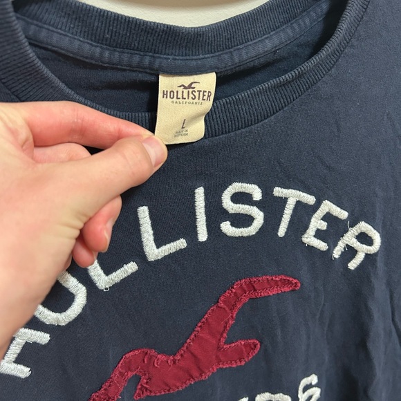 Navy Hollister graphic tee - Picture 2 of 2